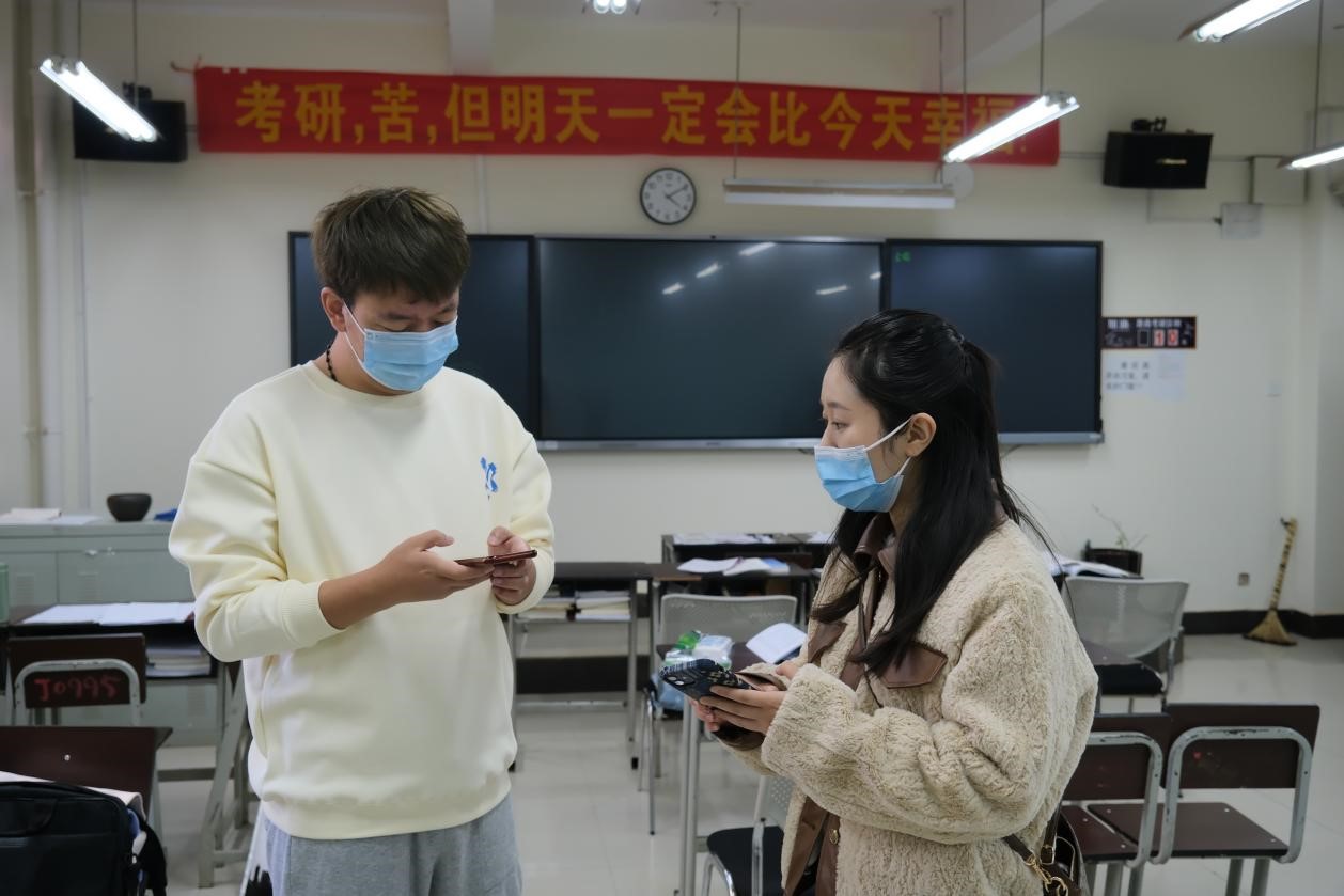 云南工商学院经济与管理学院开展“考研送温暖”活动