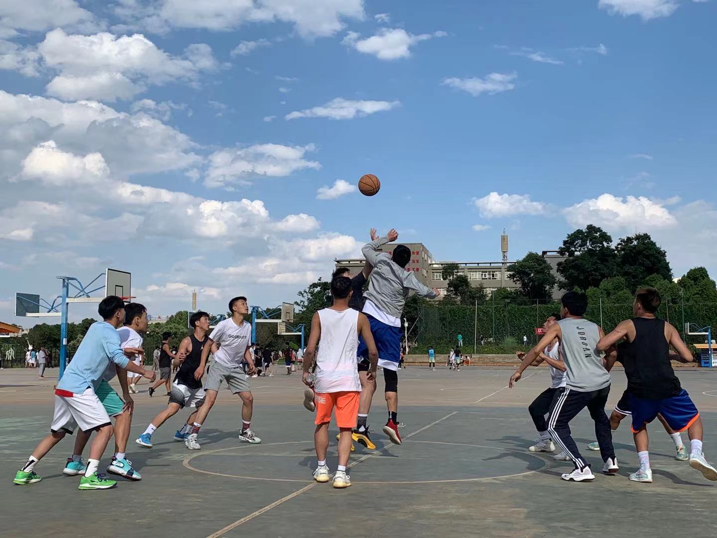 经济与管理学院举办院内篮球选拔赛