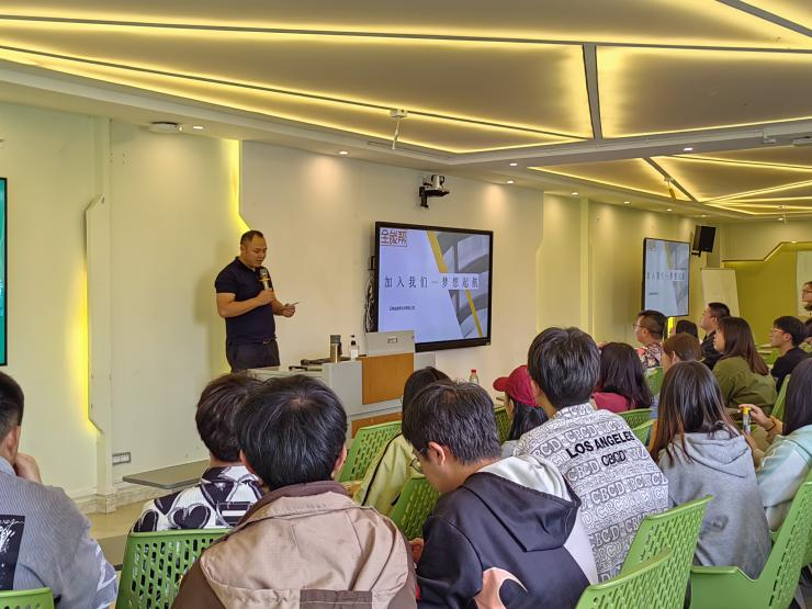 校企共育促就业，入校企业深度谈人才需求——云南工商学院经济与管...