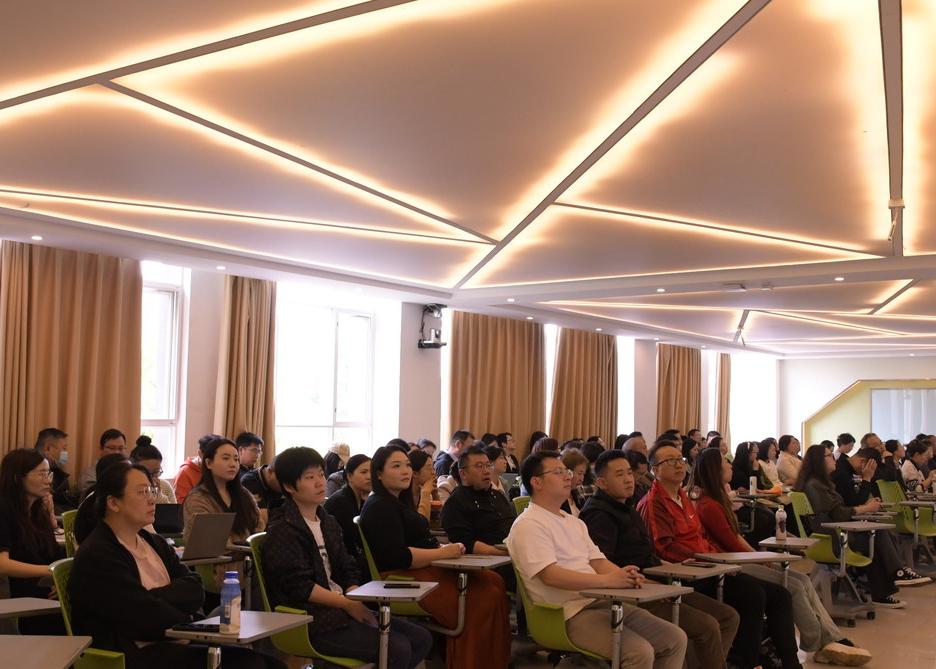 云南工商学院经济与管理学院高质量推进专业人才培养目标论证工作