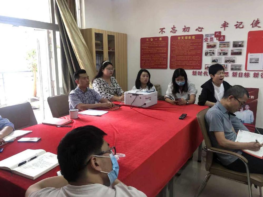 云岭先锋夜校党课开讲，经济与管理学院全体教师党员深入学习贯彻...