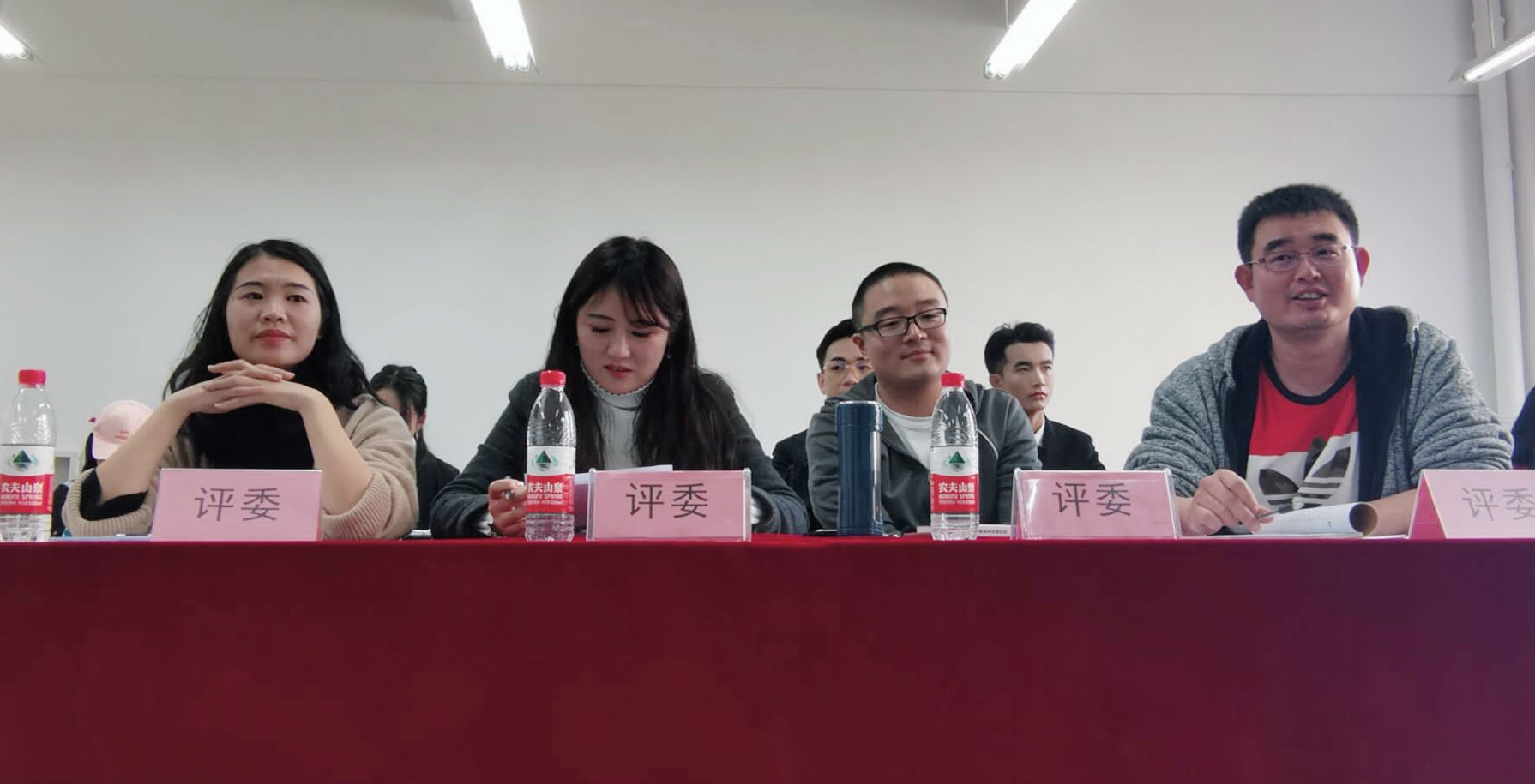 慷慨陈词抒己论 唇枪舌战决弈时