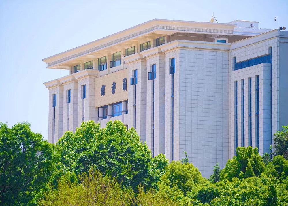 云南工商学院经济与管理学院与云蓝蓝莓科技开发有限公司开展实习...