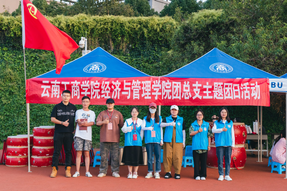 “烈日送清凉，绿豆沁人心”——经济与管理学院开展为军训新生送绿...