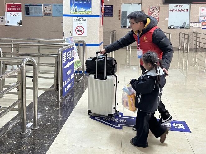 骆涛同学，你的假期被央视《新闻直播间》“曝光”啦！