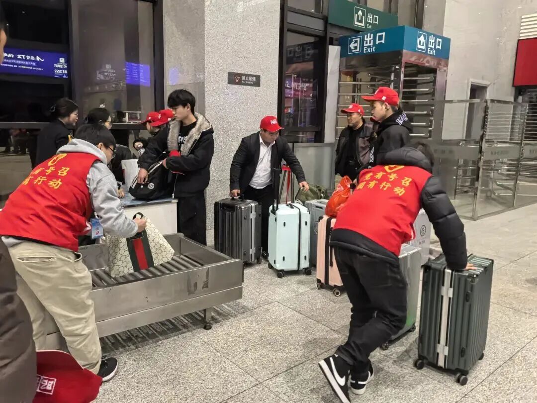 骆涛同学，你的假期被央视《新闻直播间》“曝光”啦！