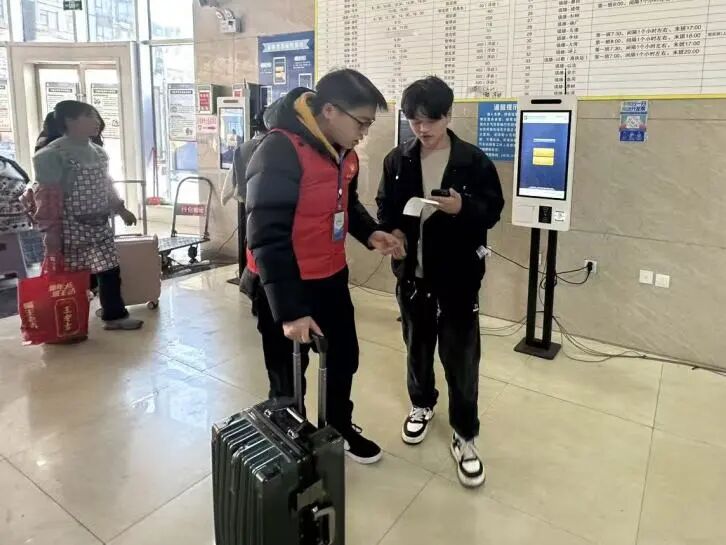 骆涛同学，你的假期被央视《新闻直播间》“曝光”啦！