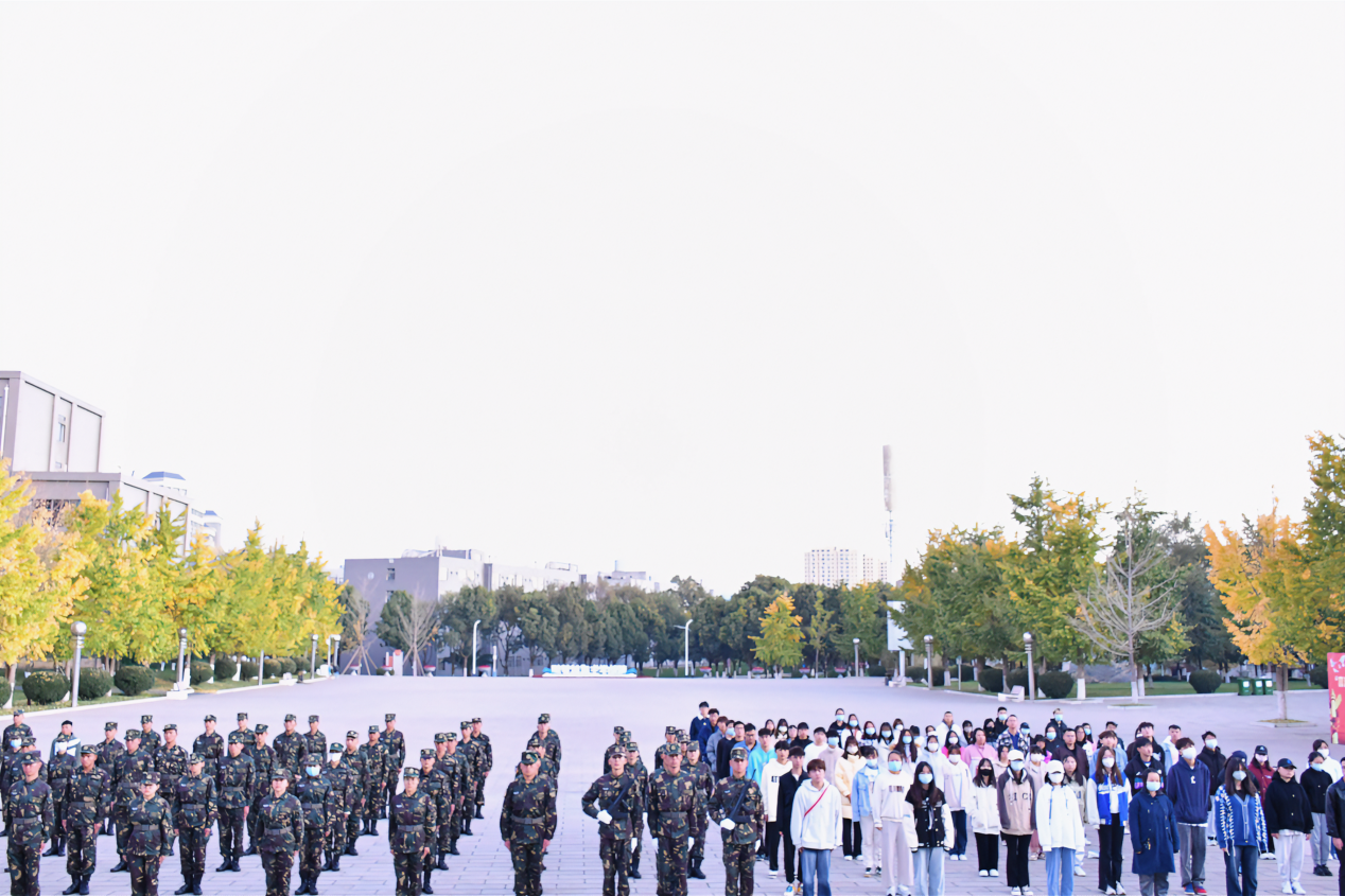 云南工商学院经济与管理学院团总支举行升旗仪式