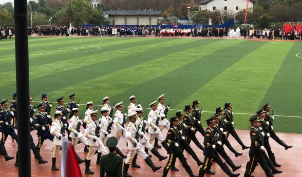 <font style='color:#050101;'>云南工商学院运动会开幕式</font>