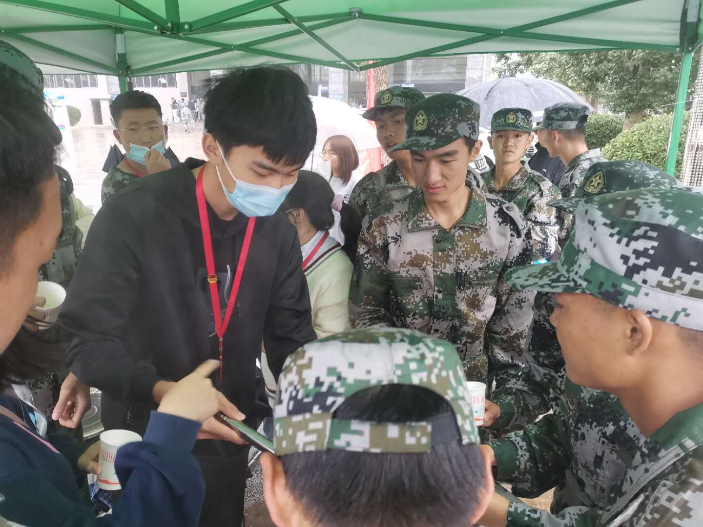 军训送温情，姜汤暖人心