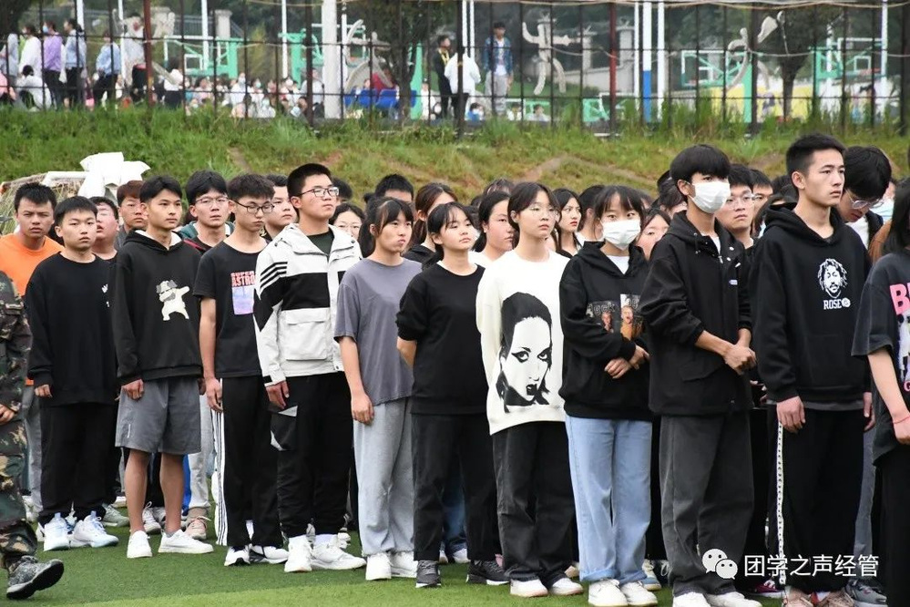 以梦为马，整装待发  ——经济与管理学院团总支早训活动