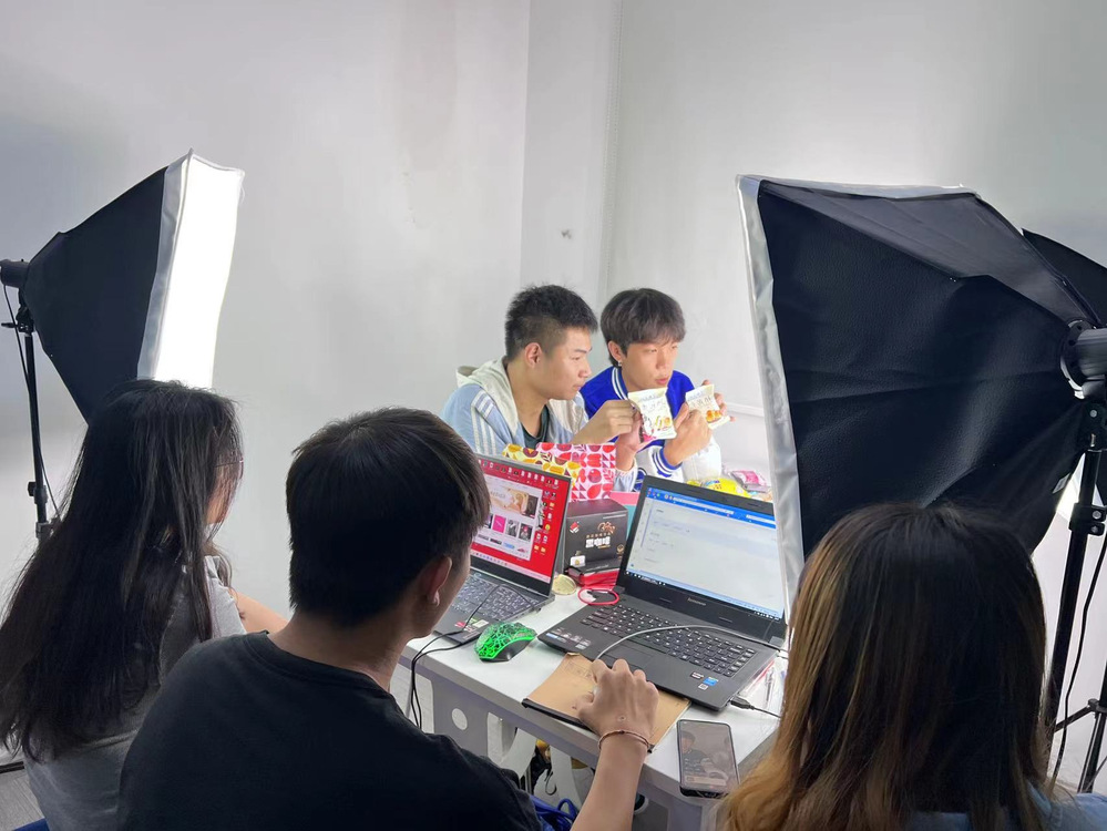 经济与管理学院在新媒体直播、短视频双创联赛中首创佳绩