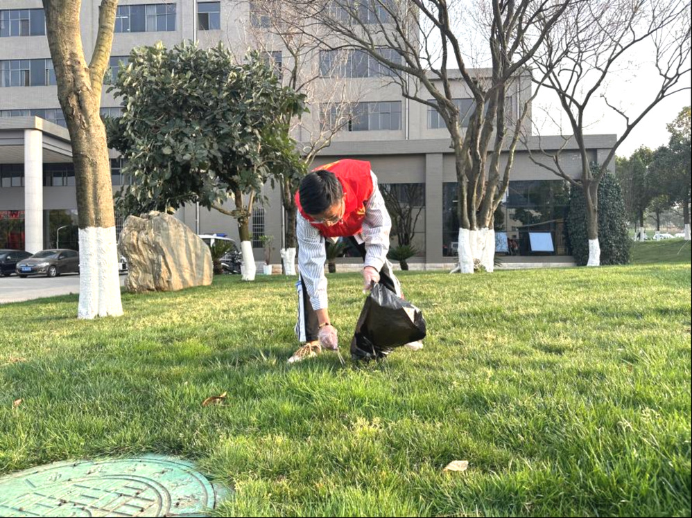 经济与管理学院学生党支部开展“弘扬雷锋精神 新征程再出发”义...