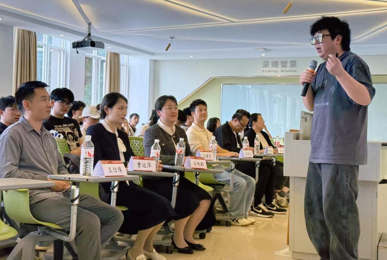 云南工商学院举办“新媒体直播就业实训专场宣讲会”，助力学子抢...